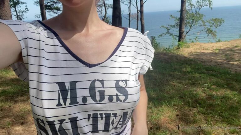 Cherrievelvet muestra las tetas