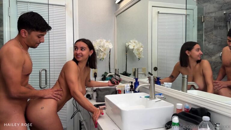 Hailey Rose se la follan mientras se maquilla
