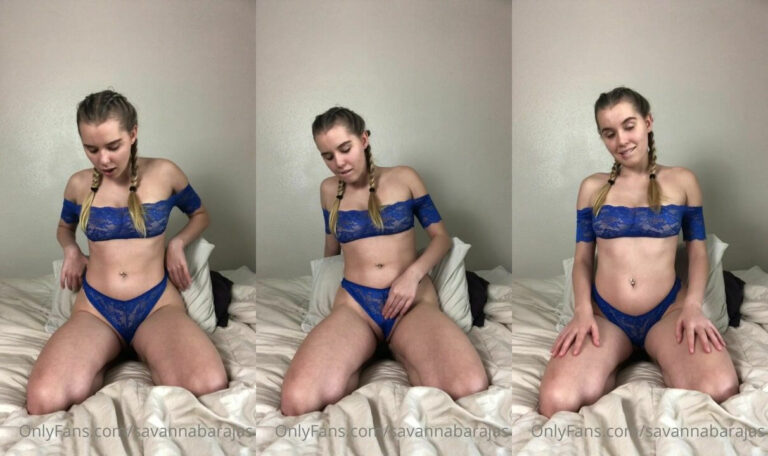 Harleyxwest se desnuda y usa su consolador