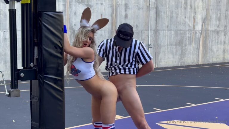 Livvalittle es criticada por su cosplay de Lola Bunny