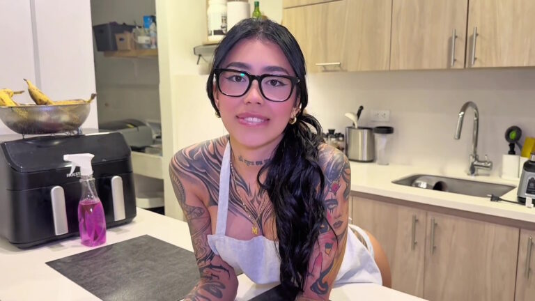 Lusty Maid Xspidergirl toma la polla de su jefe