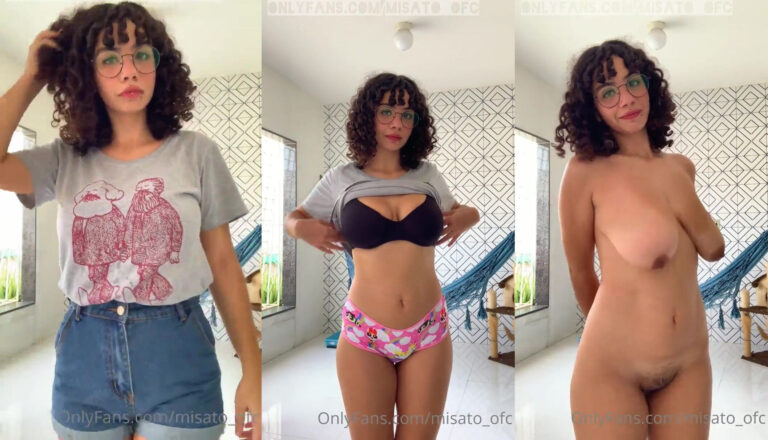 Misato se desnuda delante de la cámara