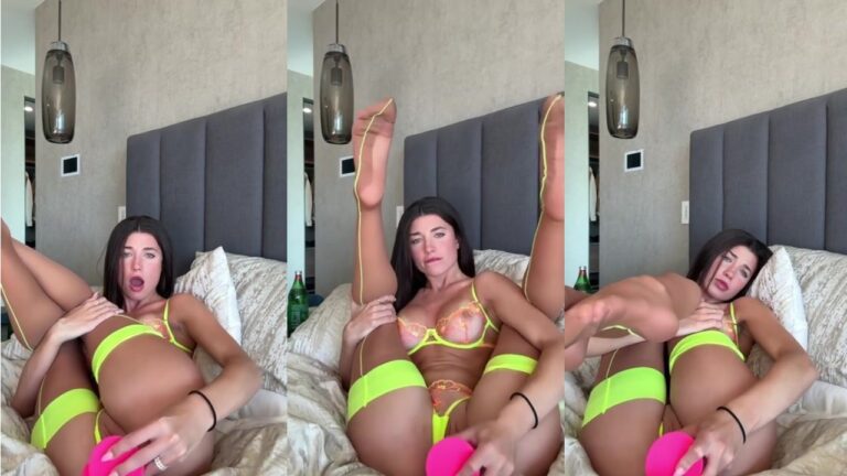 Paige Insco bombea su coño en lencería