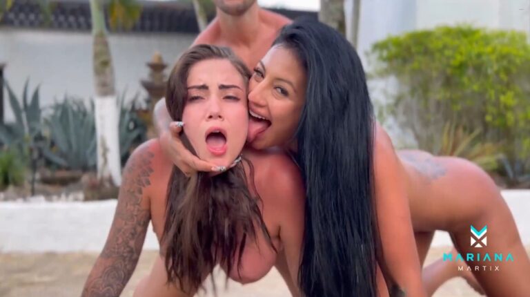 Sara Rubia Y Mariana Martix Comparten Una Polla