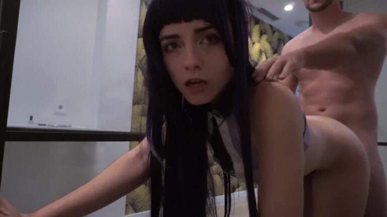 Sarah Roomie recibe una paliza como Hinata Hyuga