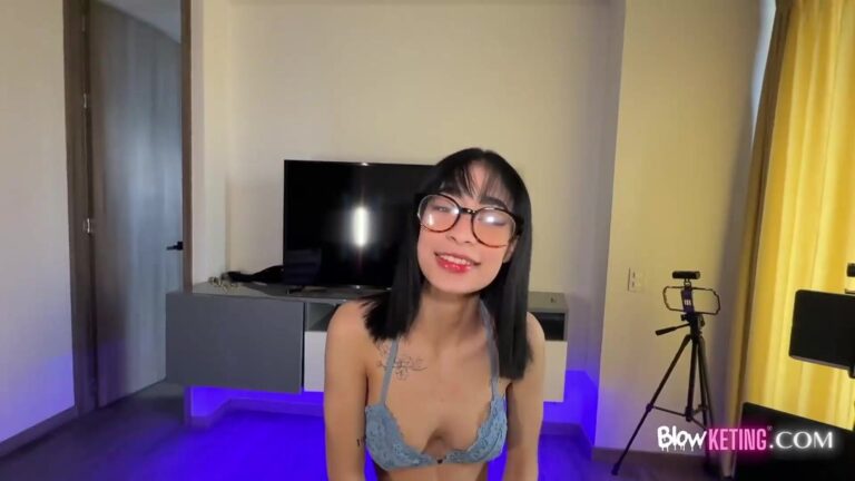 Sweetiny Blows Her Boyfriend’s Cock