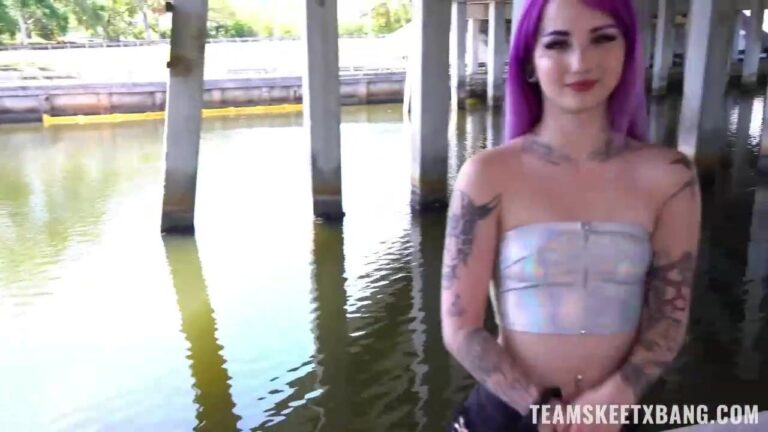 Valerica Steele se la follan duro en la sala de estar