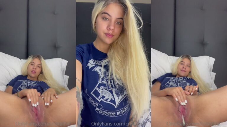 Waifu cristal agrada su coño cremoso