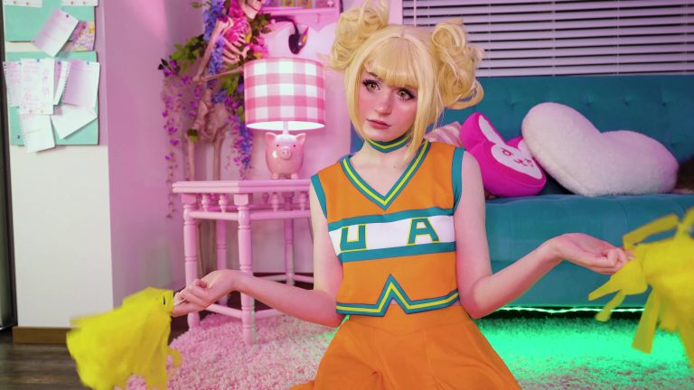 Animadora Tweetney Se Masturba Con Un Dildo Largo