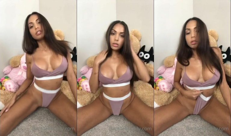 Baddiemaddy Se Desnuda Y Se Folla El Coño Con Un Dildo