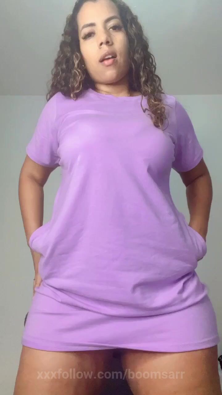 Big Booty Boomsar Makes Her Juicy Bum Jiggle