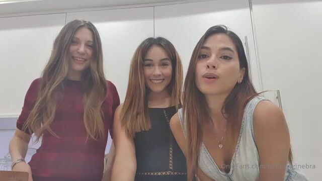 Ginebra Bellucci Tiene Un Trío Con Amigas Lesbianas
