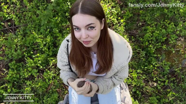 Jenny Kitty Mamada Al Aire Libre