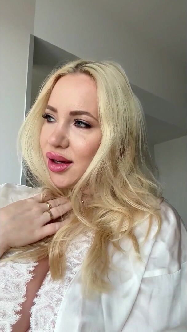 Kiara Lord – Esposa Húngara Engaña A Su Esposo Con Dos Extraños