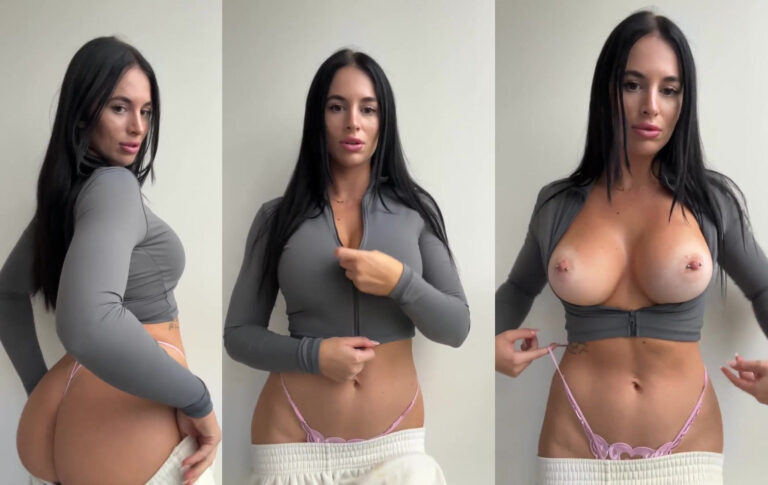 OliviaBrookess Showing Off Her Juicy Tits