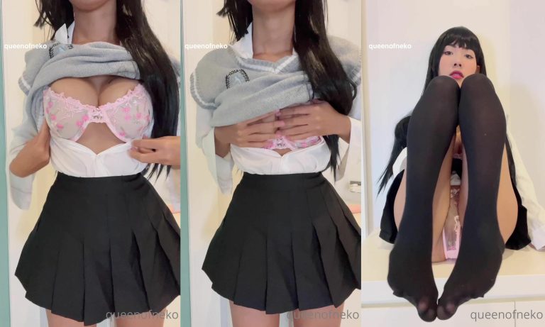 Queenofneko Expone Su Coño Y Frota Su Clítoris