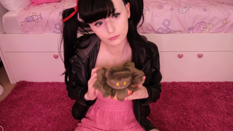 Tweetney Destruye Su Ano Con Dildo Monstruo