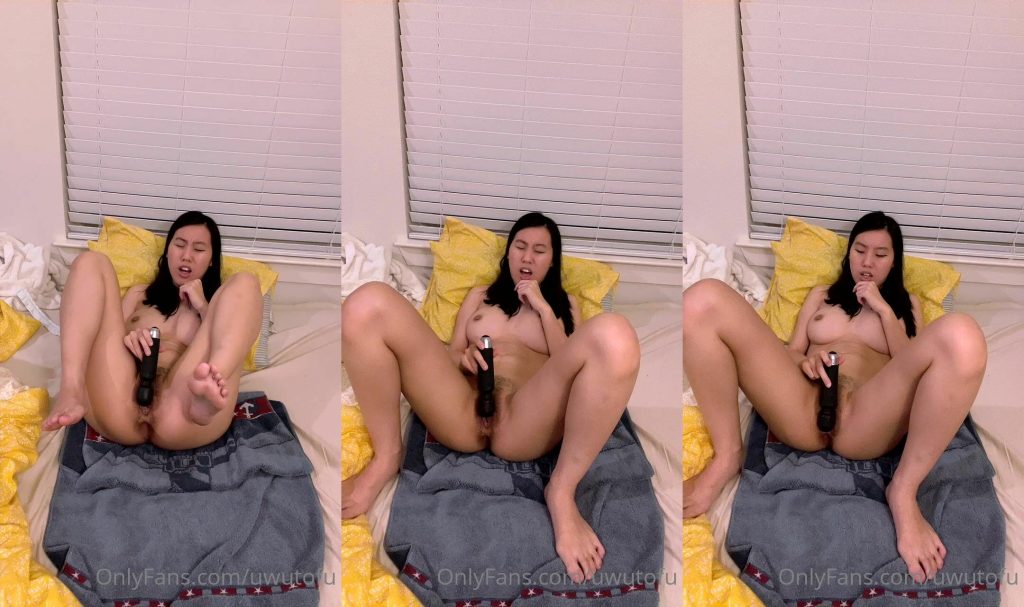 Uwutofu Humedece Su Coño Asiático Con Vibrador