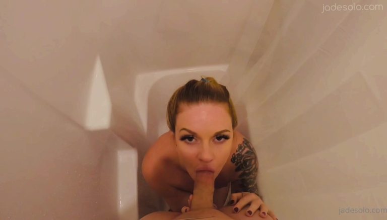 Xjadesolo Da Una Mamada Caliente En La Ducha